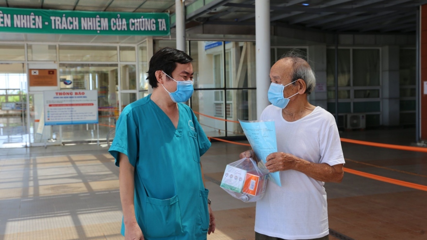 Nhân viên Trung tâm Kiểm soát bệnh tật Quảng Nam từng mắc Covid-19 được xuất viện